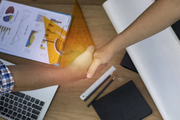 Vista Superior Del Hombre Negocios Estrechando Mano Concepto Como Éxito — Foto de Stock