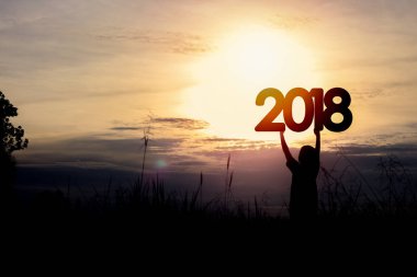 kadın silüeti 2018, kavram yeni yıl olarak göster