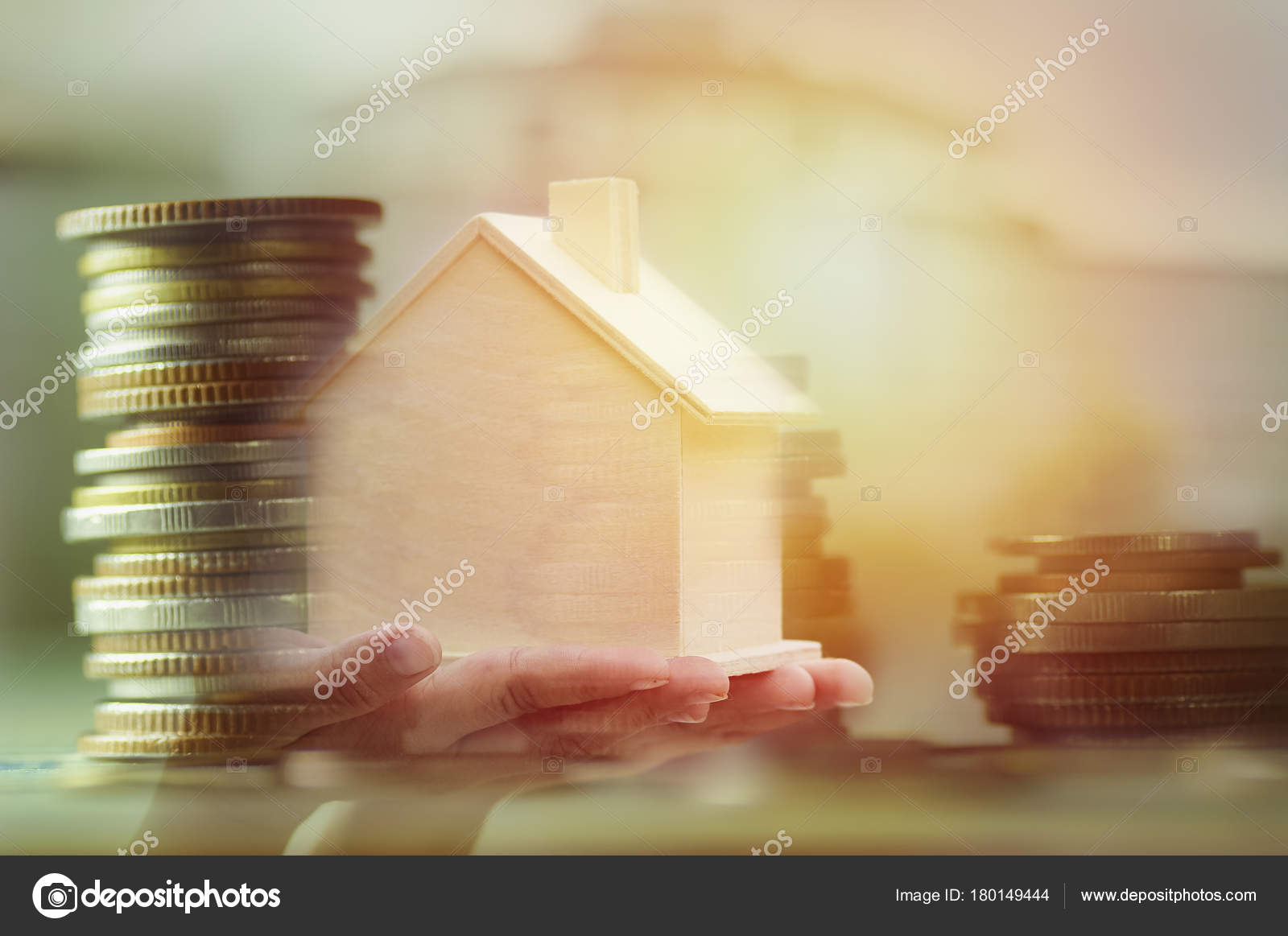 Doppelbelichtung Munze Und Holzhaus Konzept Wie Kauf Verkauf Und