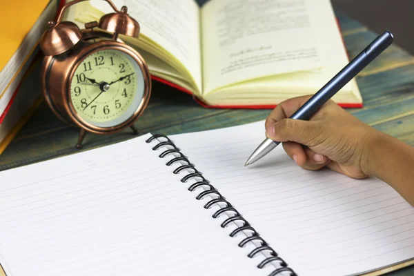 Escritura Mano Con Libros Reloj Escritorio —  Fotos de Stock