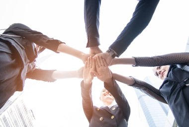 Kuvvetler ve başarılı takım kavramı, işadamı el katılmadan katılmak