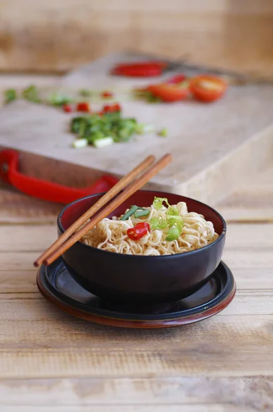 Fideos Instantáneos Con Chile Shiitake Chile Tazón Comida Asiática Una —  Fotos de Stock