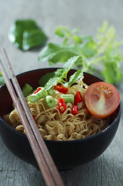Instant Noodles Shiitake Pepper Chilli Bowl Asian Meal Table — Stock Photo, Image