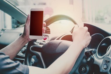 Adam kullanım telefon ve mobilephone, kavram yolu Caddesi trafik sıkışıklığı nedeniyle görünüyorsun, Araba, vdo çağrı ve wiresless çalışma olarak boş ekranda arıyor