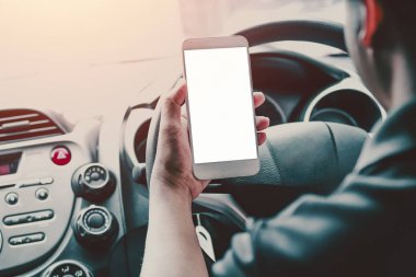 Adam kullanım telefon ve mobilephone, kavram yolu Caddesi trafik sıkışıklığı nedeniyle görünüyorsun, Araba, vdo çağrı ve wiresless çalışma olarak boş ekranda arıyor