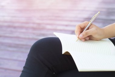 Yazma süt üstünde defter, kavram olarak bellek yaşam ve eğitim