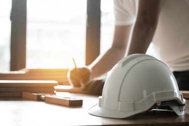 ölçme ve kopya alanı backgrou ile ahşap üzerine yazma marangoz