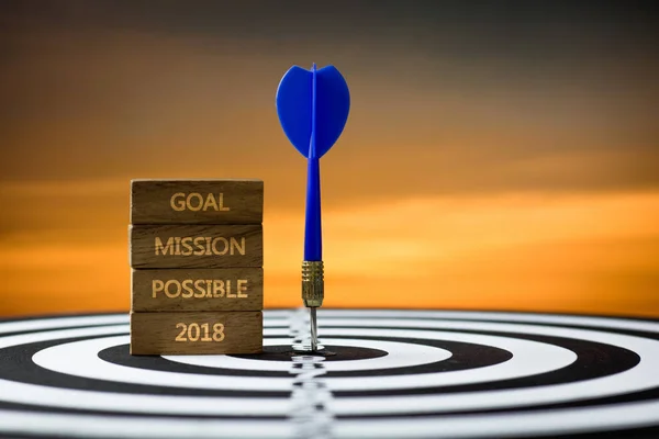 Misja, cel i możliwe w 2018 r. koncepcja, dart na pokładzie z s — Zdjęcie stockowe