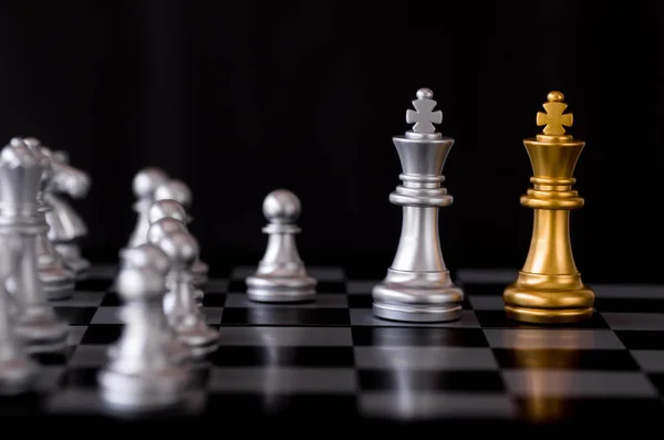 女王国际象棋与敌人背景 — 图库照片