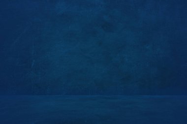 Koyu mavi çimento duvar stüdyosu arka plan, ürün sunmak için boş sergi salonu