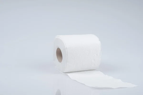 Toilettenpapierrolle Isoliert Auf Weißem Hintergrund — Stockfoto