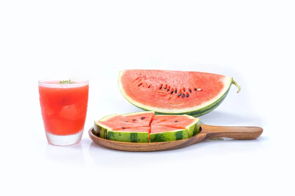 Vattenmelon Juice Med Skiva Bit Trä Bricka Och Isolerad Vit — Stockfoto