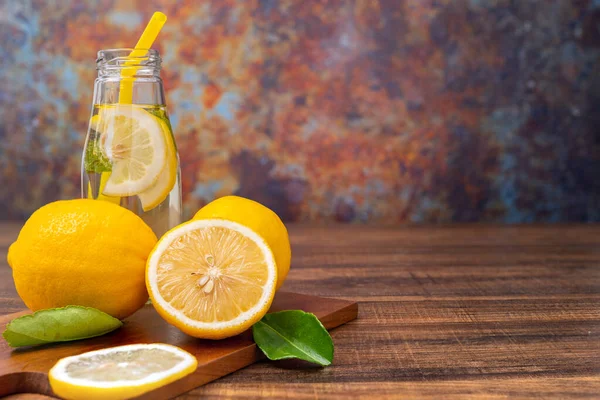 Beber Limonada Fresca Con Hierba Vaso Limón Mojito Cóctel Con —  Fotos de Stock
