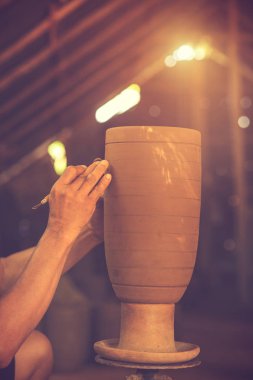 potter sanatçı kil seramik heykel iyi ar üzerinde çalışma kapatın