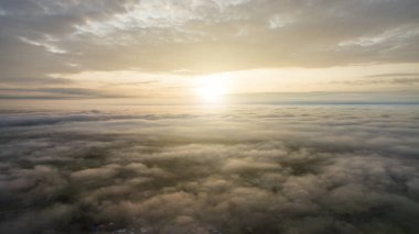 Güneşli gökyüzü arka plan, heav üzerinde güzel cennet