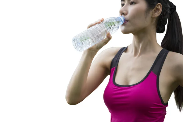 Femme boire de l'eau sur fond blanc — Photo