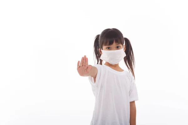 Coronavirus Covid Güvende Kalın Korunmak Için Maske Takan Küçük Kız — Stok fotoğraf