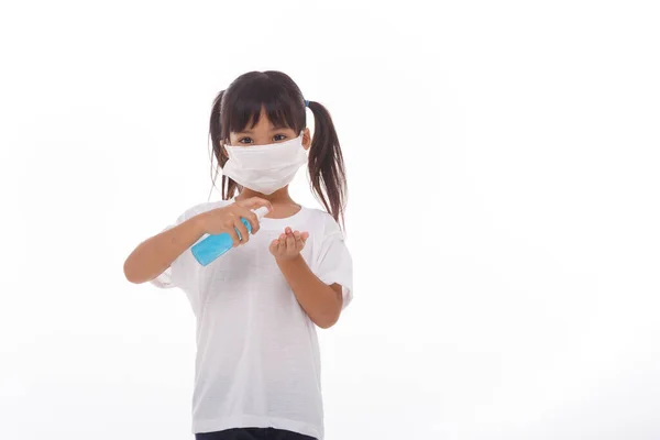 Menina Usando Álcool Gel Para Limpeza Hands Fundo Branco — Fotografia de Stock