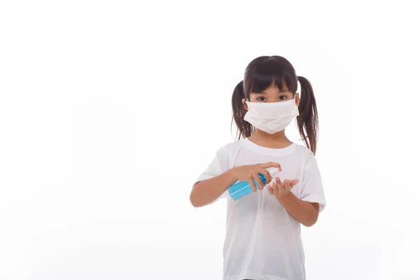 Menina Usando Álcool Gel Para Limpeza Hands Fundo Branco — Fotografia de Stock