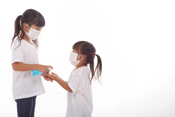 Twee Kleine Meisjes Dragen Gezichtsmasker Tijdens Het Coronavirus Griepuitbraak Virus — Stockfoto