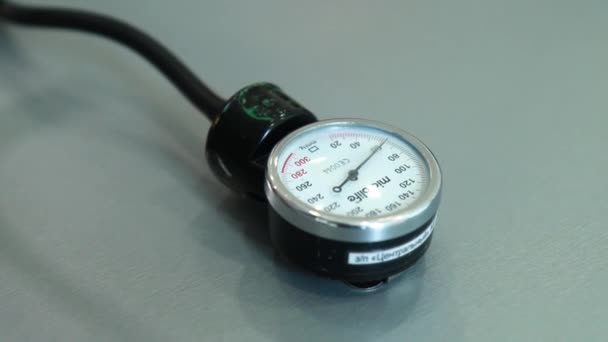 Pressure Measurements Close Pressure Gauge Gauge Needle Goes Health — Stock Video