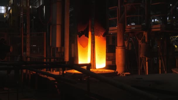 The work an electric arc furnace in the workshop of metallurgical plant — Stock Video