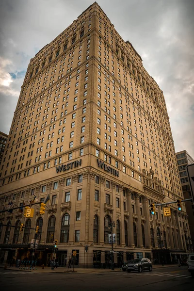 Detroit, Mi - 5 de octubre de 2019: El histórico hotel Book Cadillac en el centro de Detroit — Foto de Stock