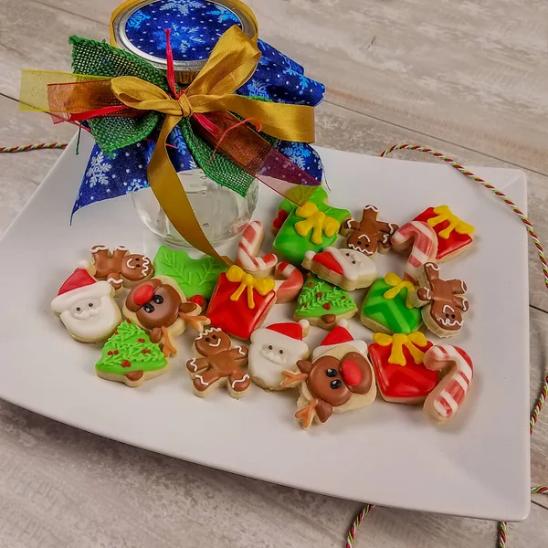 Mini christmas sugar cookies to festively celebrate the holidays — Stock Photo, Image