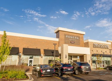 Farmington, Mi - 1 Ekim 2019 - Panera Ekmek Dükkanı Michigan 'da gün doğumunda