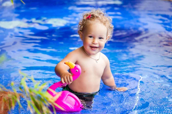 Kleine Babys Haben Spaß Beim Schwimmen Pool — Stockfoto