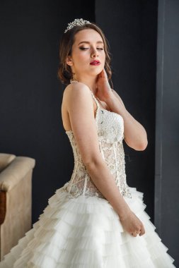 Gelinlik genç kadın