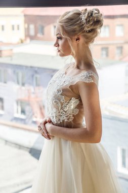 Gelinlik genç kadın