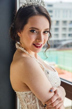Gelinlik genç kadın