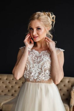 Gelinlik genç kadın