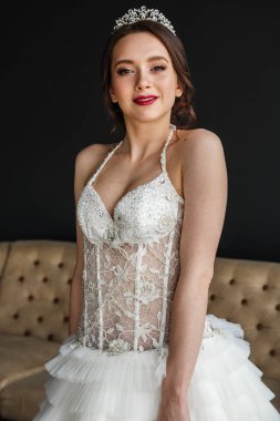 Gelinlik genç kadın