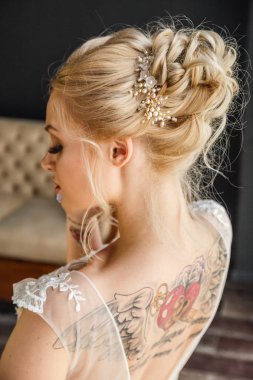 Gelinlik genç kadın