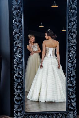 Gelinlik güzel kadın 