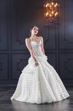 Gelinlik genç kadın