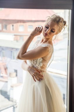 Gelinlik genç kadın