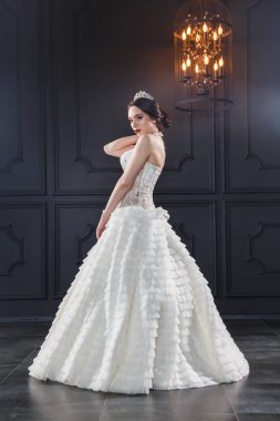 Gelinlik genç kadın