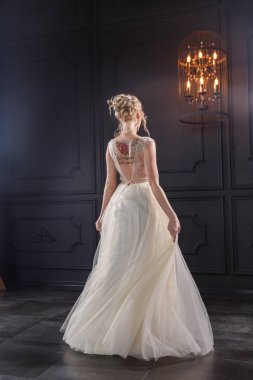 Gelinlik genç kadın