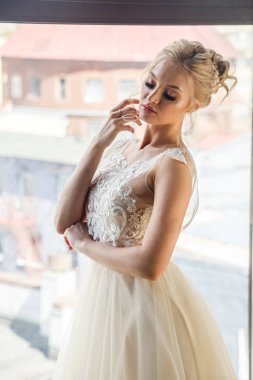 Gelinlik genç kadın