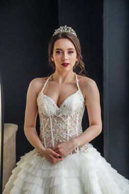 Gelinlik genç kadın