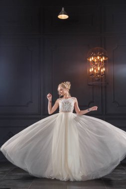 Gelinlik genç kadın