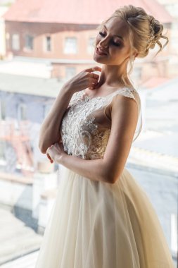 Gelinlik genç kadın