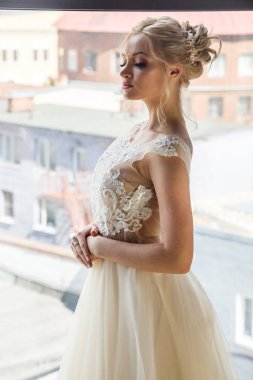 Gelinlik genç kadın