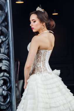 Gelinlik genç kadın