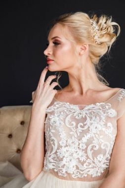 Gelinlik genç kadın