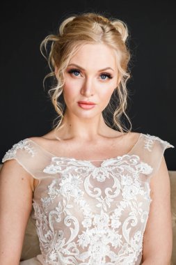 Gelinlik genç kadın 