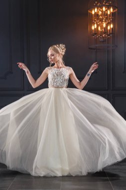 Gelinlik genç kadın